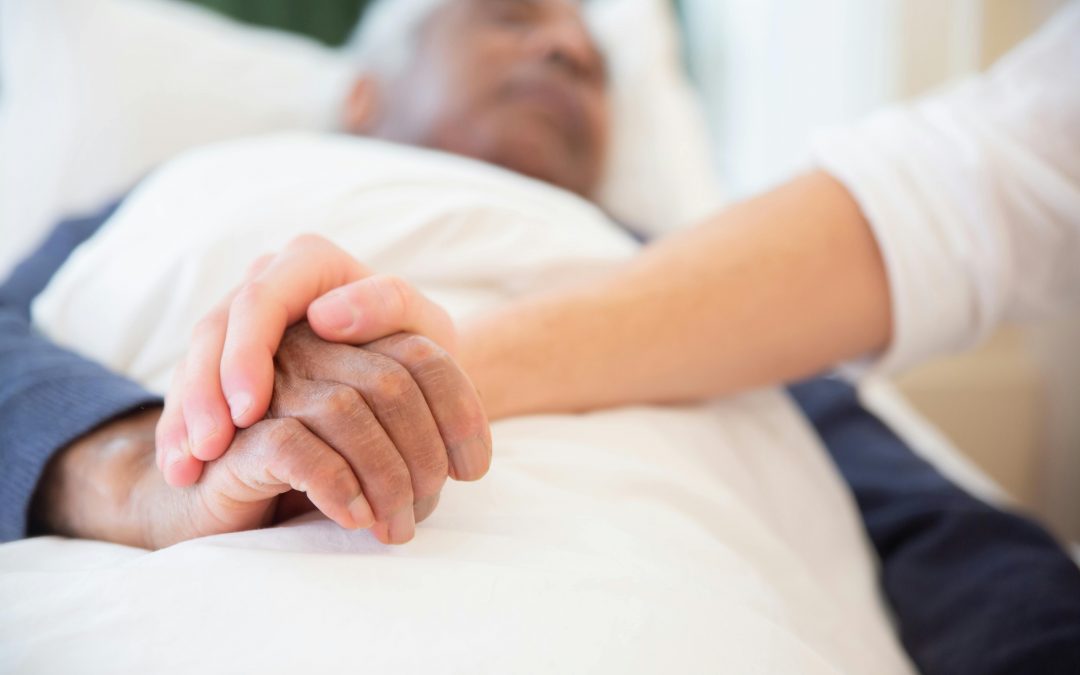 Maßnahmen zur Dekubitusprophylaxe: Warum jede Bewegung für bettlägerige Patienten Gold wert ist